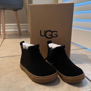 BNIB- UGG Boots - Kids Size 8 - Never Worn